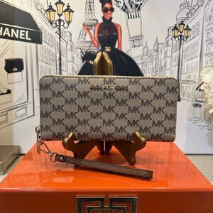 Michael Kors Jet Set Travel Large Logo Continental Wristlet